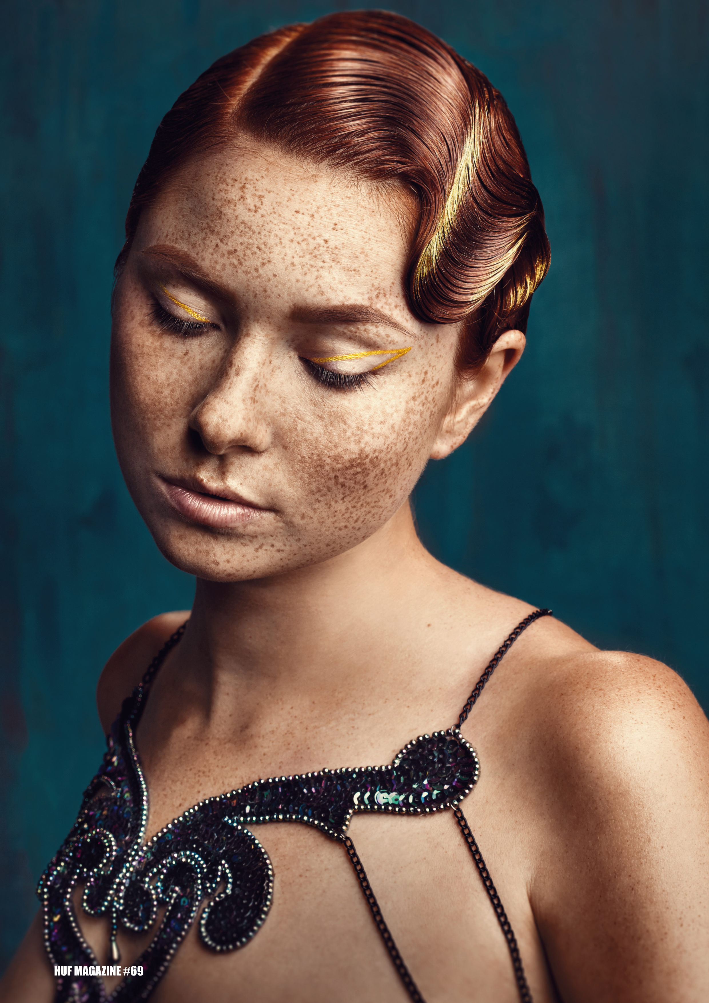 huf magazine editorial golden make-up graphic eyeliner golden hair waterwave hairstyle