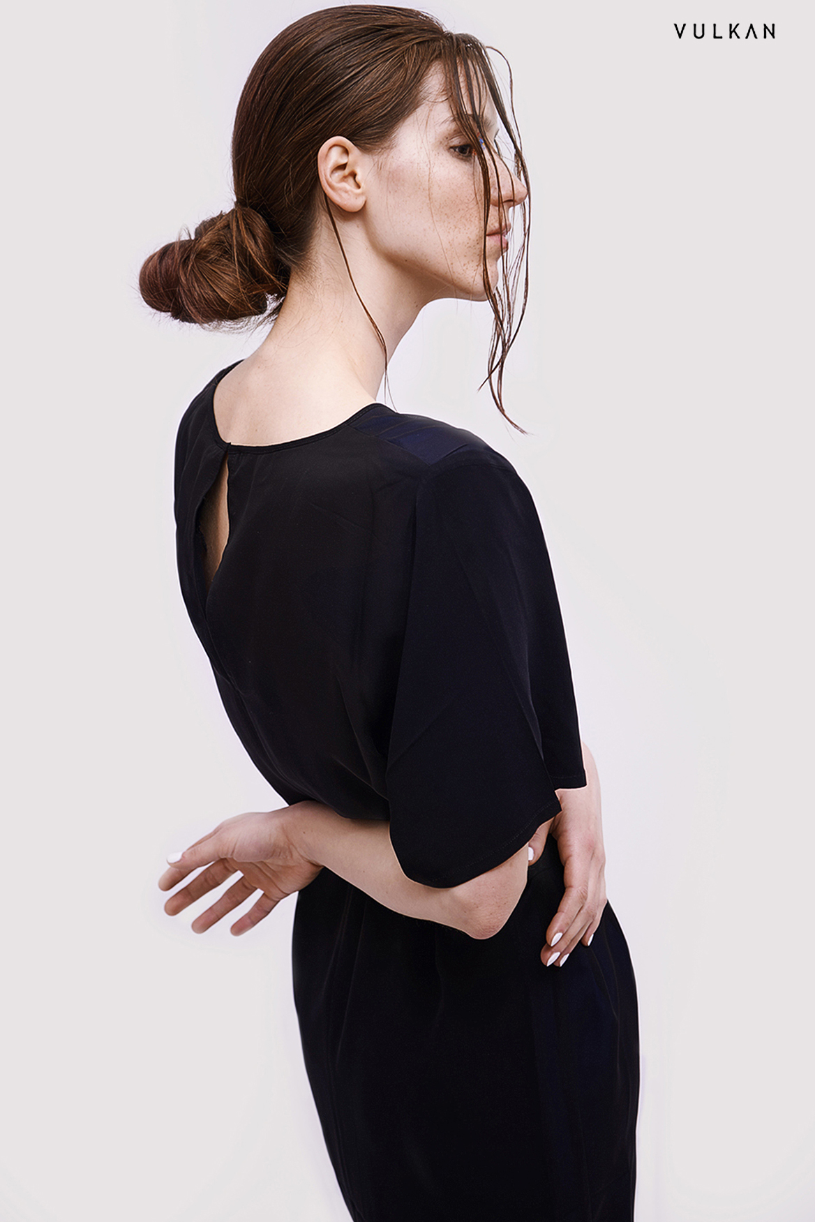 vulkan magazine clean and pure make-up ponytail bun wet look hairstyle wiesbaden make-up artist hairstylist frankfurt